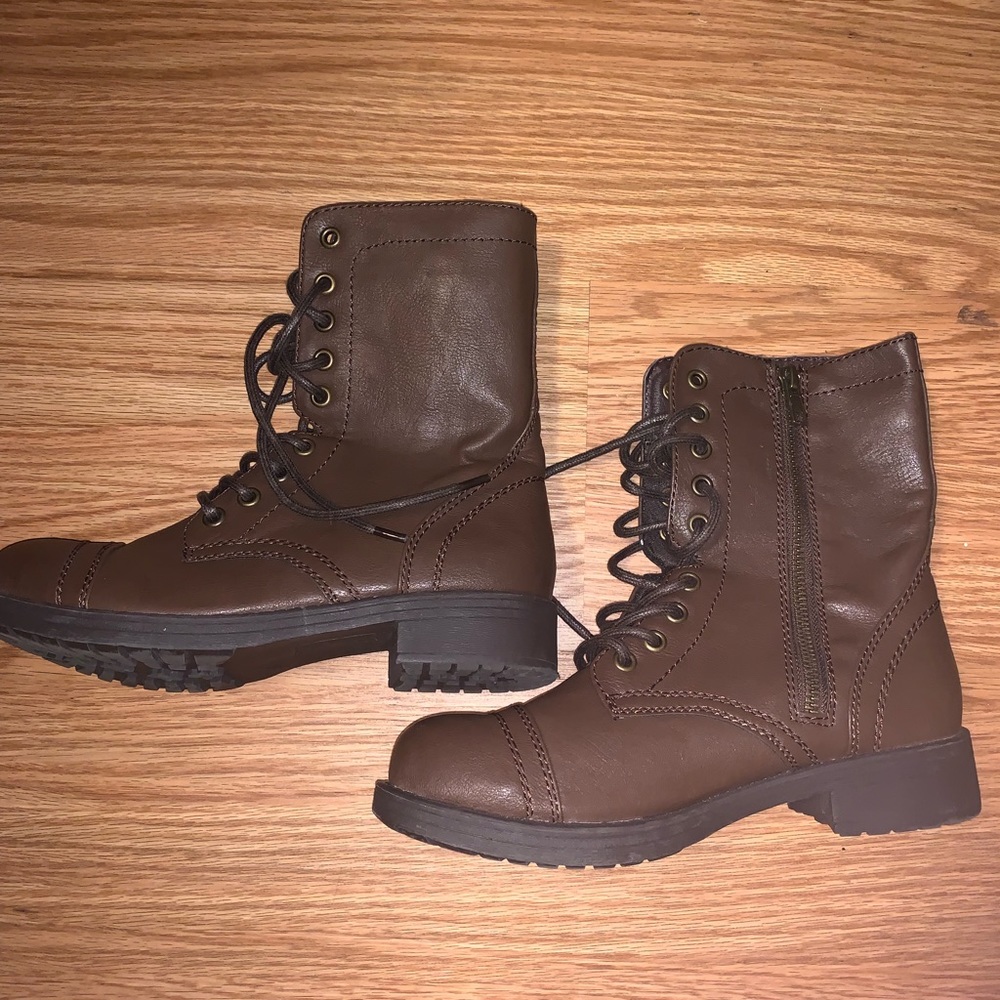 Mid-high boots
